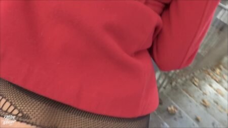 Miley-Weasel - Geile blondine fickt brocken im parkhaus