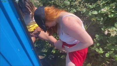 Iva_Sonnenschein - Klo ist zu - Dann pissen wir halt daneben