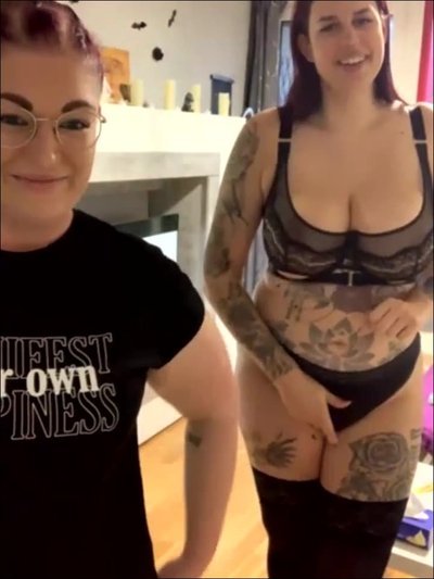 InkedVanessa - Stripchat Webcam Rip 2022 Video 6 - Mit Freundin