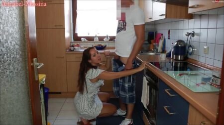 AnnabelMassina - Riskanter Fick - Während der Arbeit gefickt