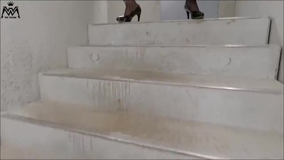 Wet-Wonder - Die Treppenhaus Pissfotze