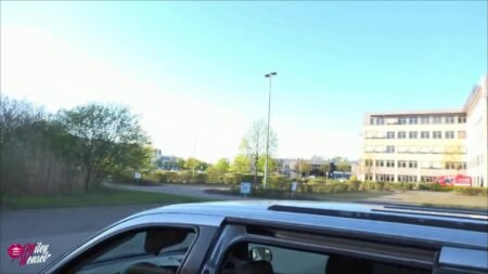 Miley-Weasel - Versaute blonde Analschlampe lässt sich einfach von fremden durchficken