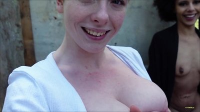 Mia_Adler - PENNERVEGLA - Obdachlosn mid 2 Muschis ordentlich den Sog laar gveglt