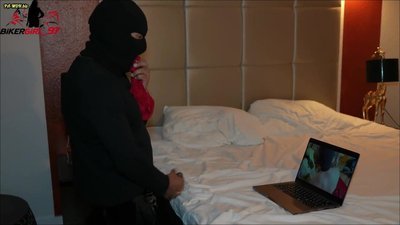 Bikergirl_97 - Stiefvater beim Wichsen in meinen Slip erwischt und angepisst - Das darf meine Mutter nie erfahren