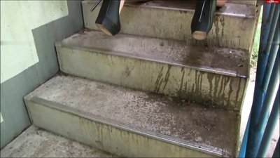 Lara-CumKitten - Praller Doggy Piss - Public im Treppenhaus