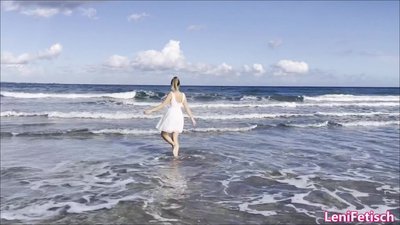 LeniFetisch - Schneeflöckchen - Hoch das Röckchen zeigt das Fötzchen