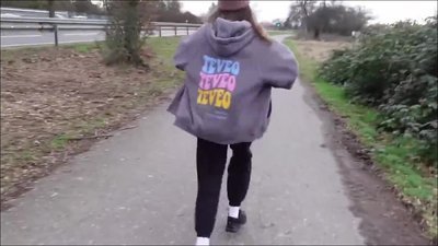 Emmi-Hill - NACKT IN DER ÖFFENTLICHKEIT - Komm mit mir, Spazieren