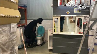 Mira-Grey - Risiko - Mitten im Baumarkt gepisst