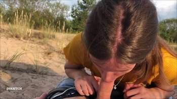 Dvabitch - Schwanz am strand im freien gelutscht