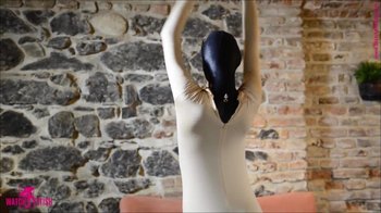 zentaidolls - Sarah entdeckt ihre liebe zu Zentai
