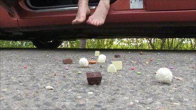 YvetteXtreme - Candy zerquetschen