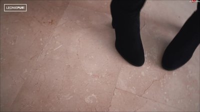 Leonie-pur - Suesse Blondine mit enger Pussy bringt dich um den Verstand - POV Sex