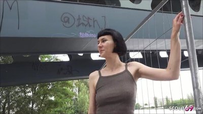 German-Scout - Schlanke Französin Delfine Dahlia Beim Model Casting gefickt