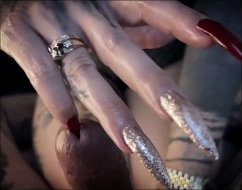 Nastasia_ink - Milf dringt mit ihren langen nägeln in gepiercten schwanz ein - Handjob BDSM Domina