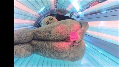 MilaElaine - Ich besorgs mir geil im Solarium