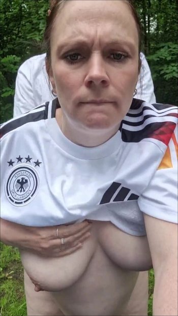 Saskialove87 - Schwangere deutsche Fußballmutter fickt im 9 Monate außerhalb