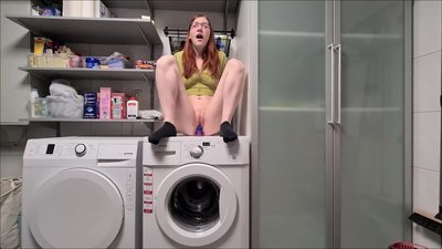 FinaFoxy - ERWISCHT - Vom Nachbarn im Waschkeller gefickt