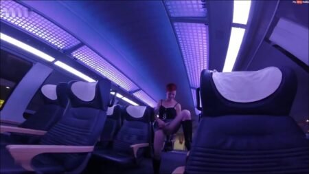 HornyRoxy - MEGADREIST Abgepisst in der ersten Klasse