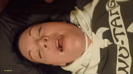 Lost-in-Berlin - Kehlenfick - Cumshot