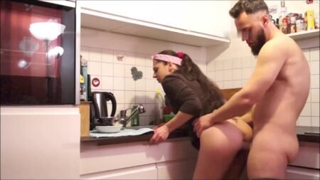 Sweet_Chili - Geiler Küchen Quickie - Beim Abwaschen gefickt