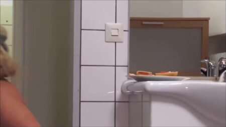 Costas_Antonis - Als Installateur der Frau das Loch gefüllt - marina-montana