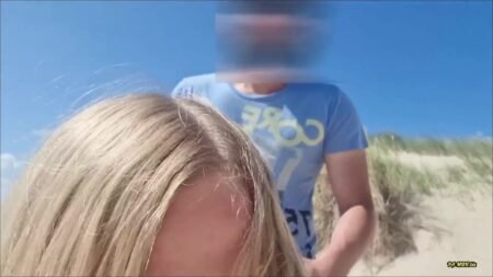 Stefan_Hartmann - Teen Schlampe Public am Strand Doggy ohne Gummi gefickt - Bikergirl_97