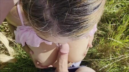 Mila-Hase - Sonnenblumen und FICKEN - Geiles Blasen im Maisfeld - Ich melke den Bauern richtig ab