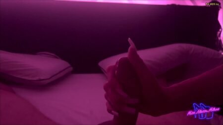 MissAlessaMilano - Boobshow endet mit spontanem Blowjob