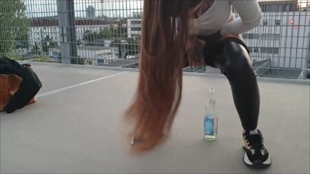 Leyla-Bones - Puplic - Piss über den Dächern München's