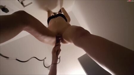Noradevot - Wehrlos mit Vibrator und Peitsche benutzt - Fotzen Spanking