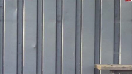 Lara-CumKitten - Helle Jeans an der Haltestelle eingepisst