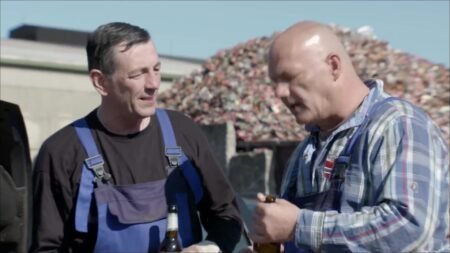 ConnyDachs - Christin wird von mir im Büro auf dem Schreibtisch gefickt