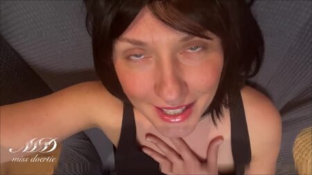 Miss-Doertie - Tür 21 Bereit für mein Sperma Gesicht