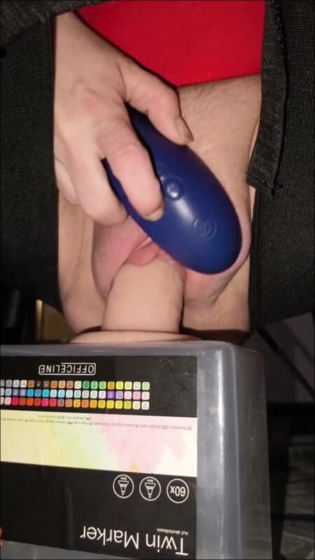 Joannawet - Ich reite einen meiner dildos auf elastischem fickhocken