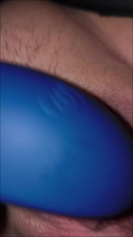 Joannawet - Die schlampe fingert feucht