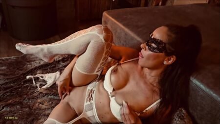 Valerie_Vex - OMG - Mein Verwöhnprogramm - Nackte Lust und feuchte Fotze im Kaminlicht