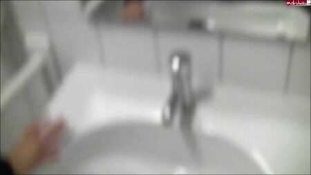 Party-Jule - Fickgeil im Möbelhaus