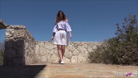 Jean-Pallet - Magaluf Urlauberin mit Zahnspange Candice bei Spontan Casting am Strand gefickt