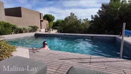 Malina-Lay - Im Urlaub vom Poolboy will ich ohne gummi gefickt werden