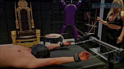 Strict_Senz - Sheela Sinner Bestrafung Durch Kitzeln Auf Der Streckbank