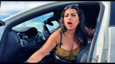 LadyAyse5 - Tür öffnet sich - Lady Ayse tritt heraus