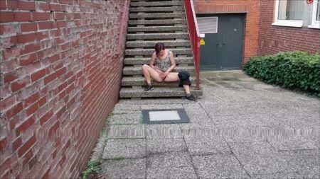 HornyRoxy - Drei Meter Pissfontäne