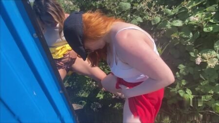 Mila-Hase - Versaute Sektschlampen pissen dreist NEBEN das Klo