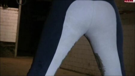 Porno-Stute - Pinkelnde Reiterinnen