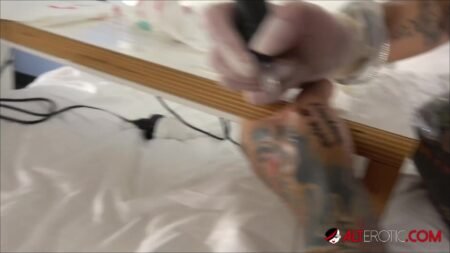 Mara-Martinez - Gefickt vom tättowierten Sascha - Körper vollgespritzt