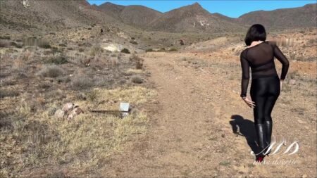 Miss-Doertie - Outdoor Wichsanleitungs Walk