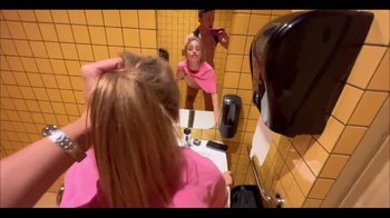 bunny-rabbits - Verführt ein mädchen und fickte sie in einer nachtclub-toilette