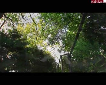 LARA-LOVE - Nackt im Park