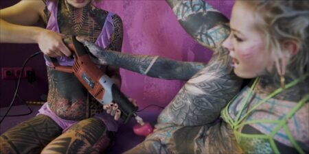 7-filmz - Anal Fickmaschine zerstört süßes tattoo mädchen arschloch - lesbische squirt action