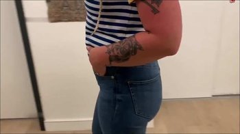 SteffiBlond - Public Im Krankenhaus und ich muss pipi - WC nur für Personal Dann mach ich halt davor